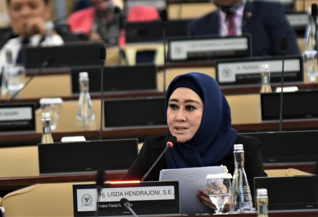Anggota Komisi VIII DPR RI Lisda Hendrajoni saat interupsi dalam Sidang Paripurna di Gedung DPR RI, Senayan, Jakarta, Kamis (16/7/2020).