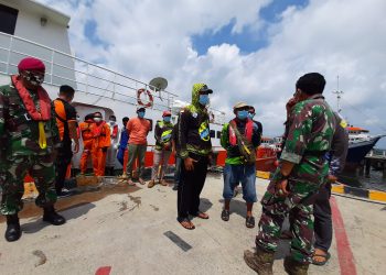 Klub Mancing RAC dievakuasi dari laut Mentawai karena sebelumnya kapal yang mereka tumpangi rusak mesin Selasa, 21 Juli 2020. REDI