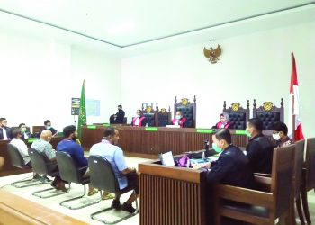 Empat saksi memberikan keterangan secara bergilir di Pengadilan Tipikor PN Padang, atas kasus dugaan penerimaan fee proyek yang menjerat Bupati nonaktif Solsel Muzni Zakaria, Rabu (5/8/2020). WINDA