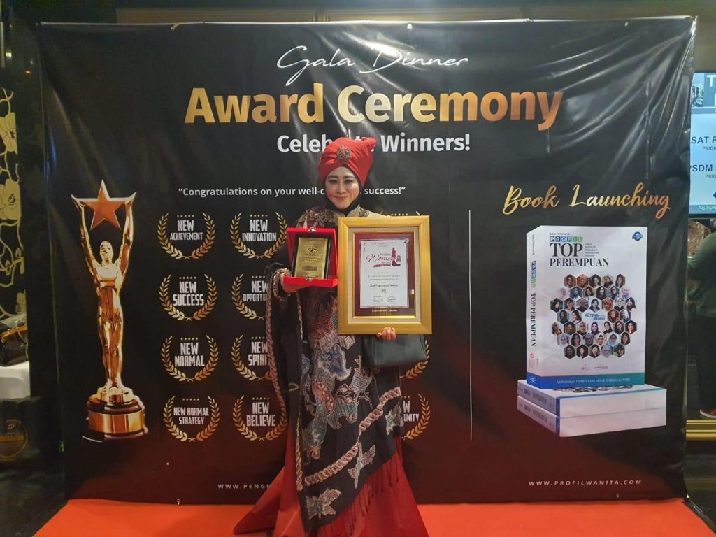 Lisda Hendrajoni Raih Penghargaan Best Inspiring & Creativity Women Award 2020 dari Pusat Rekor Indonesia