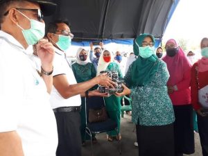 Pemprov bersama TP PKK dan DPP IKAPTK Sumbar Bagikan Ribuan Masker