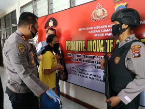 Biadab! Wanita di Padang Pariaman Ini Gesekkan Botol Parfum ke Kelamin Bayi 8 Bulan