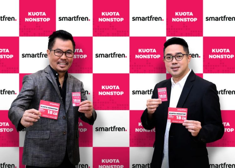Deputy CEO Smartfren Telecom, Djoko Tata Ibrahim, bersama Chief Brand Officer Smartfren Telecom, Roberto Saputra, saat peluncuran Kuota Nonstop bagi generasi konten Selasa (4/8/2020), di Jakarta. IST