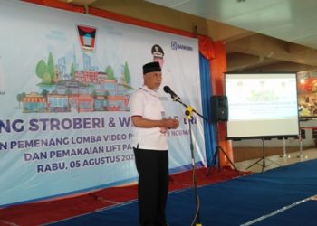 Wali Kota Padang, Mahyeldi Ansharullah, resmikan Stroberi & web pasar BRI di Pasar Raya Padang, Rabu (5/8/2020). WINDA
