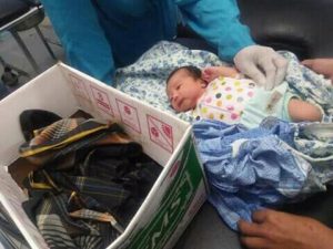 Warga Painan Geger, Bayi Dalam Kardus Ditemukan di Pinggir Jalan
