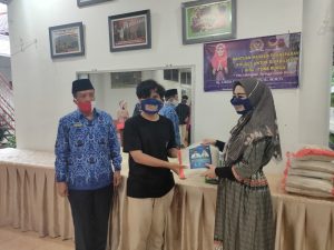 Hari Kemerdekaan, Lisda Hendrajoni Bagikan Masker Khusus Disabilitas