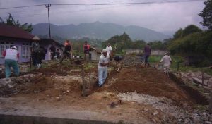 Iluni MTsN Gantiang Padang Panjang Bangun Kembali Rumah Dara Gusti yang Terbakar