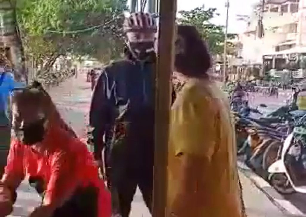 Viral, Seorang Pria Diduga Wali Kota Padang Dipercarutkan Pedagang di Taplau