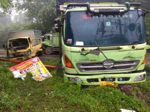 Rem Blong, Truk di Sitinjau Ini Hantam 3 Mobil