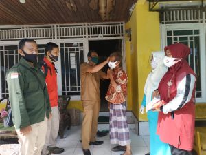 Cegah Penyebaran Covid-19, Desa Kaluat Bagikan Seribuan Masker