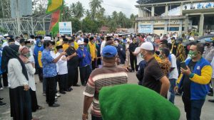 Diantar Ribuan Massa Saat Mendaftar, Tri Suryadi – Taslim : Ini Semangat Kami untuk Berjuang di Padang Pariaman