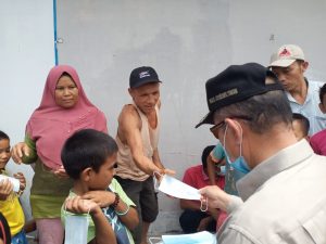 Wagub Sumbar Nasrul Abit Ilir Mudik Antar Logistik dan APD ke Berbagai Daerah