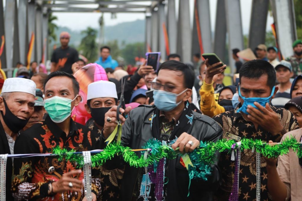Bupati Hendrajoni Resmikan Jembatan Binjai, Masyarakat Gembira