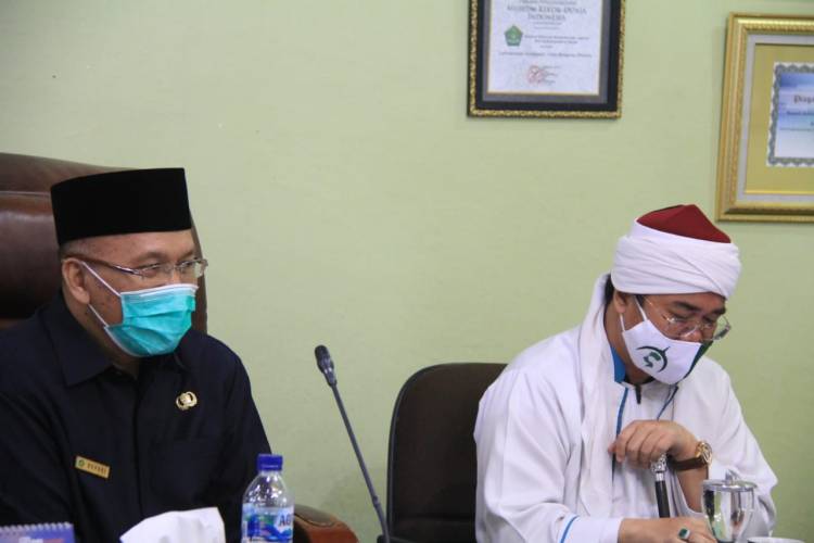 Kepala Kantor Wilayah Kementerian Agama Provinsi Sumatera Barat, H. Hendri bersama Ketua Majelis Ulama Indonesia (MUI) Provinsi Sumbar, Buya H. Gusrizal Gazahar. IST