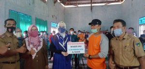 Lisda Hendrajoni Serahkan Bantuan Ratusan Juta untuk Penguatan Keserasian Sosial