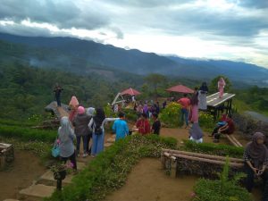 Potensi Wisata Puncak Pinang Awan Solsel, Menunggu Sentuhan Investor