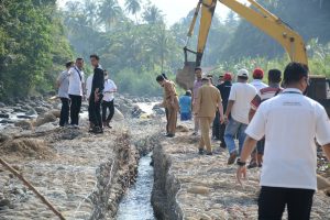 Semen Padang Lanjutkan Normalisasi Intake Baringin untuk Pengairan 120 Hektare Lahan Warga