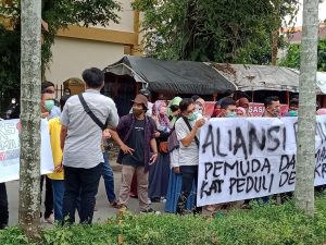 Aliansi Pemuda Peduli Demokrasi Datangi KPU Sumbar