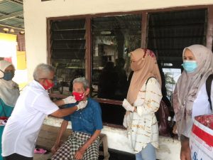 Pemerintah Desa Marunggi Bagikan 3000 Masker untuk Warganya