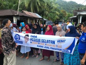 Emak-emak di Batang Kapas Hadang Hendrajoni, Ini Alasannya