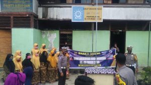 Pantai Asuhan Terdampa Pandemi, Satlantas Polres Solok Kota Berikan Bantuan