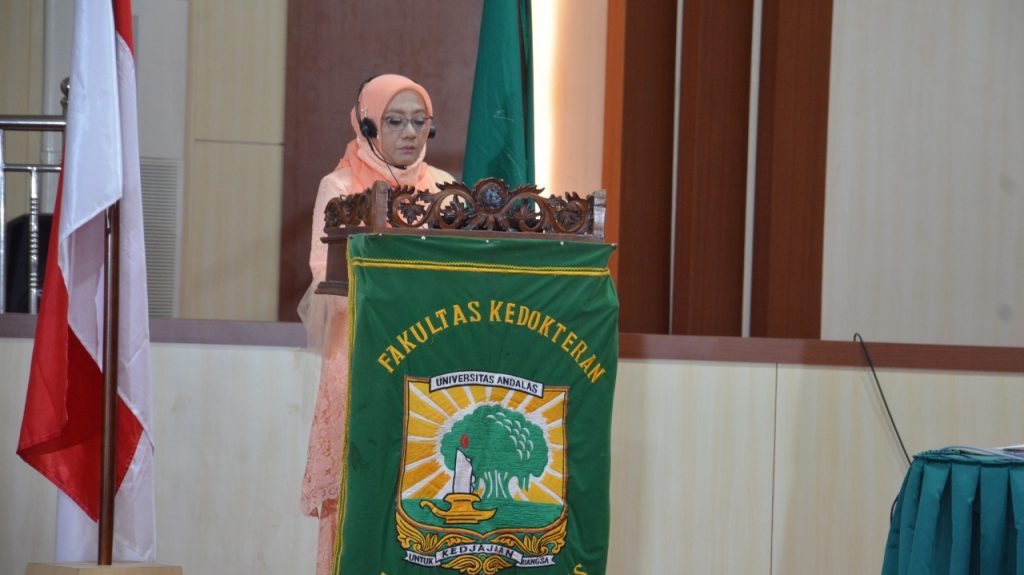 Dr. Apt. Adriani Susanty Dalami Khasiat Tumbuhan Tampa Badak untuk Obat Antikanker