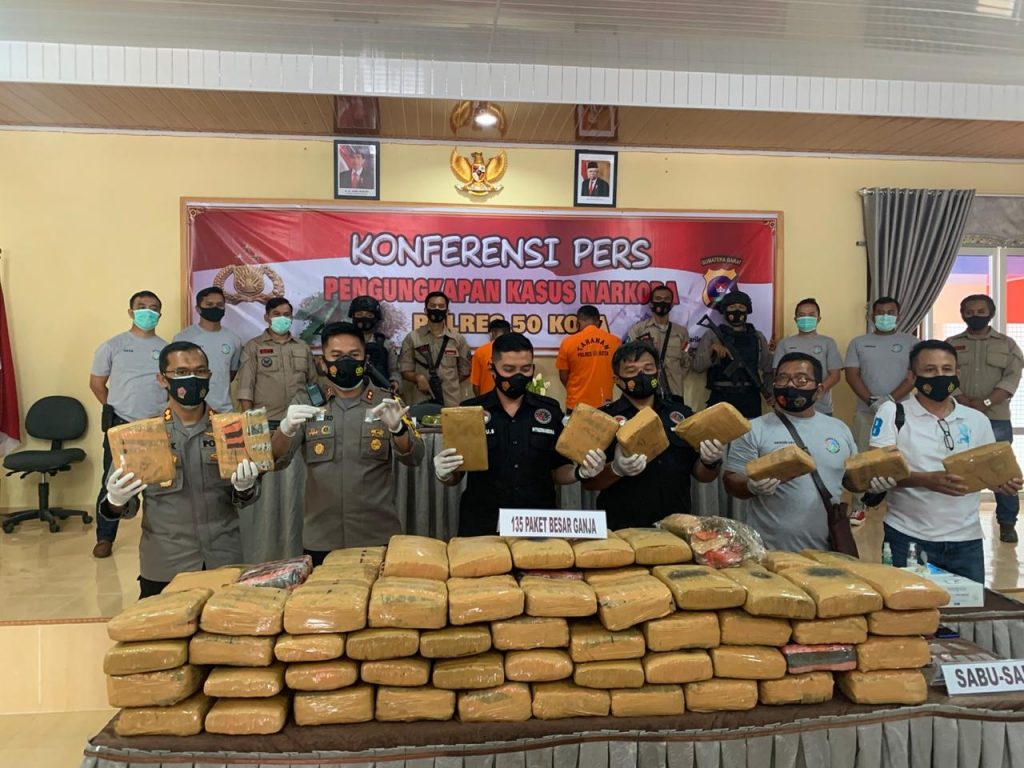 Polres Payakumbuh dan 50 Kota Gagalkan Penyelundupan 135 Kg Ganja Asal Aceh