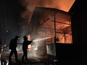 Si Jago Merah Lahap Sejumlah Rumah di Tarandam Padang