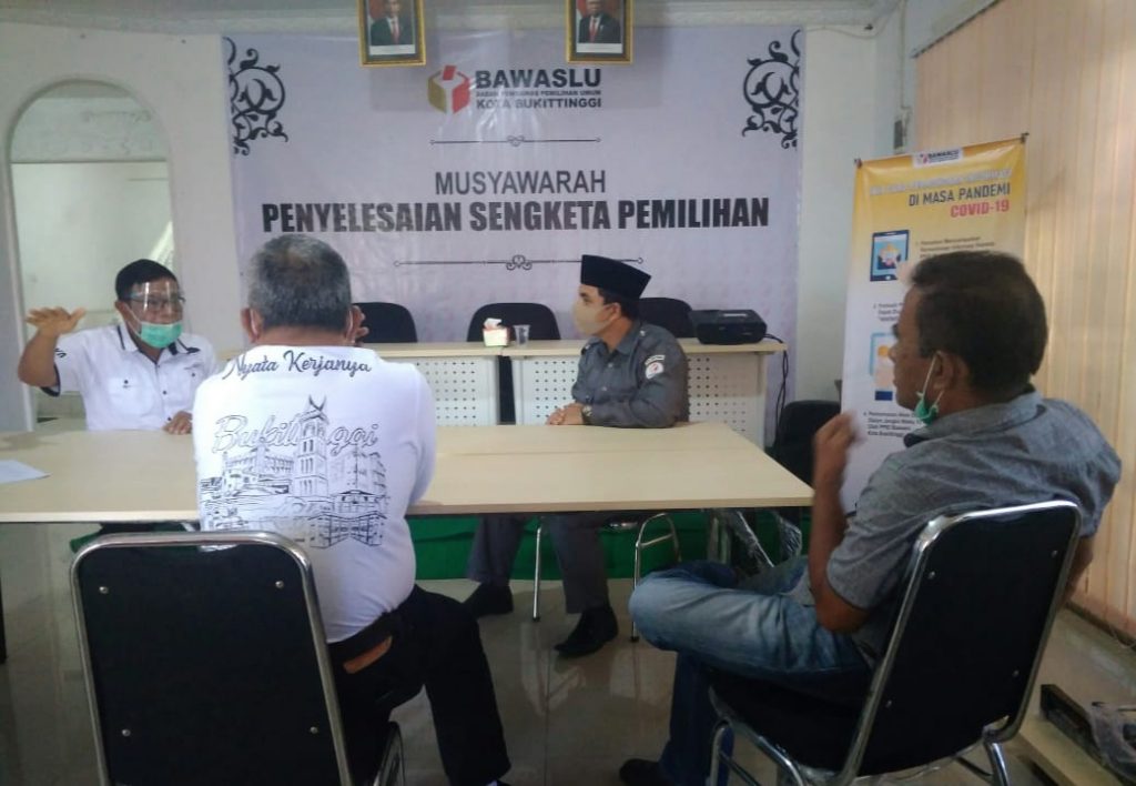 Tim Advokasi RaSya Datangi Bawaslu Kota Bukittinggi