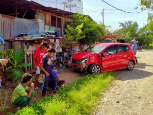 Kecelakaan, Mobil yang Berisi Satu Keluarga Ini Terseret Kereta Api