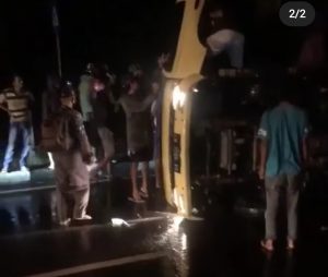 Hilang Kendali, Truk di Padang Ini Rebah Kuda