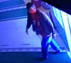 Maling Kotak Amal di Lubeg, Pria Ini Terekam CCTV