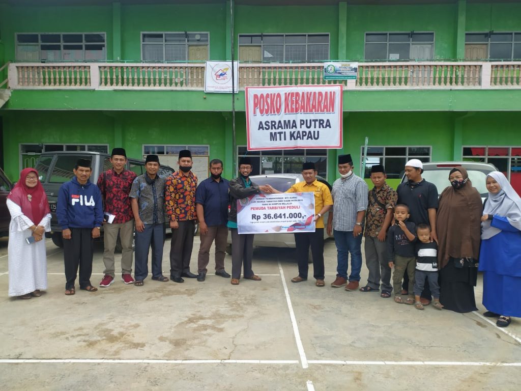 Pasca Terbakarnya MTI Kapau, Ikatan Pemuda Tarbiyah Islamiyah Salurkan Donasi Rp36 Juta