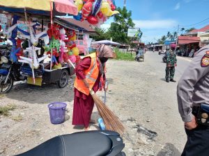 Penegakan Perda AKB di Pessel, ASN dan Pelajar Kena Sanksi Menyapu