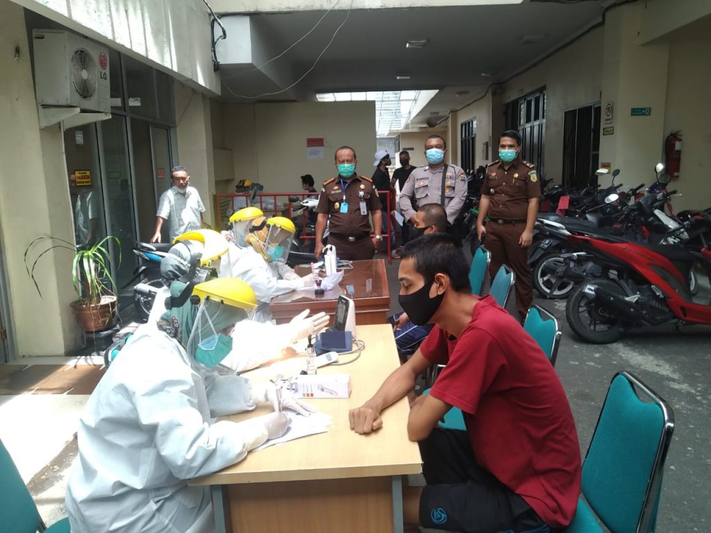 Pindah ke Rutan, Puluhan Tahanan di Padang Ikut Rapid Test
