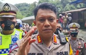 Dirlantas Polda Sumbar Pimpin Evakuasi Kendaraan yang Terlibat Kecelakaan Beruntun