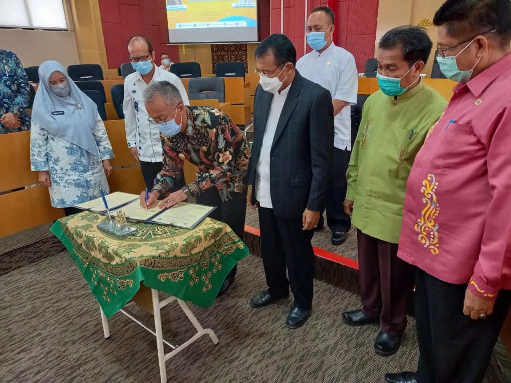 Pemkab Bantu Biaya Pendidikan Mahasiswa UNP Kampus Pessel