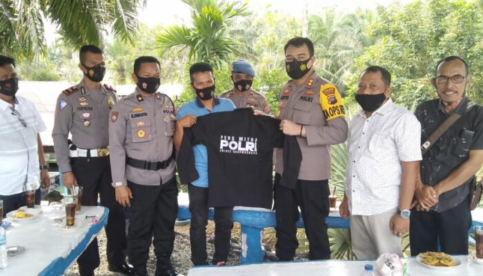 Awak Media di Dharmasraya Diberi Baju Khusus oleh Polres, Ternyata Ini Gunanya