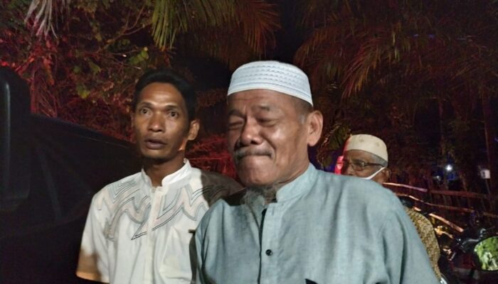 Ayah Korban Kerusuhan Wamena Terisak-isak Bertemu Nasrul Abit