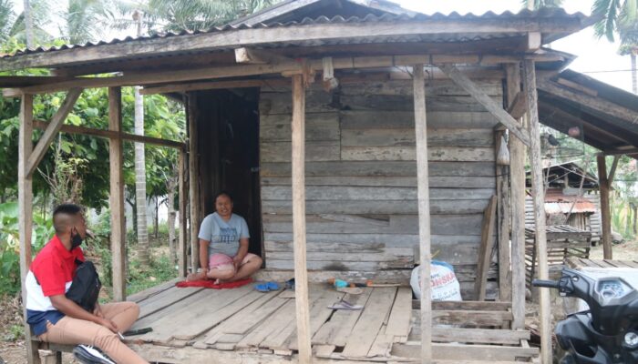 Satu Keluarga di Kabupaten Solok Tidur Digubuk Sempit, Adha Putra: Mari Kita Bantu