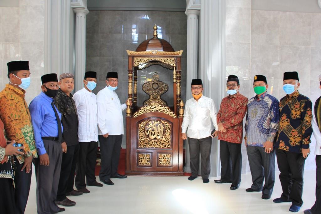 sepatu di masjid