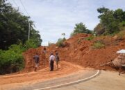 Tertimbun Longsor, Akses Menuju Kawasan Mandeh Belum Bisa Dilewati