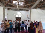Nevi Zuairina Serahkan Bantuan ke Masjid Baiturahaman dan At Taubah di Pasaman