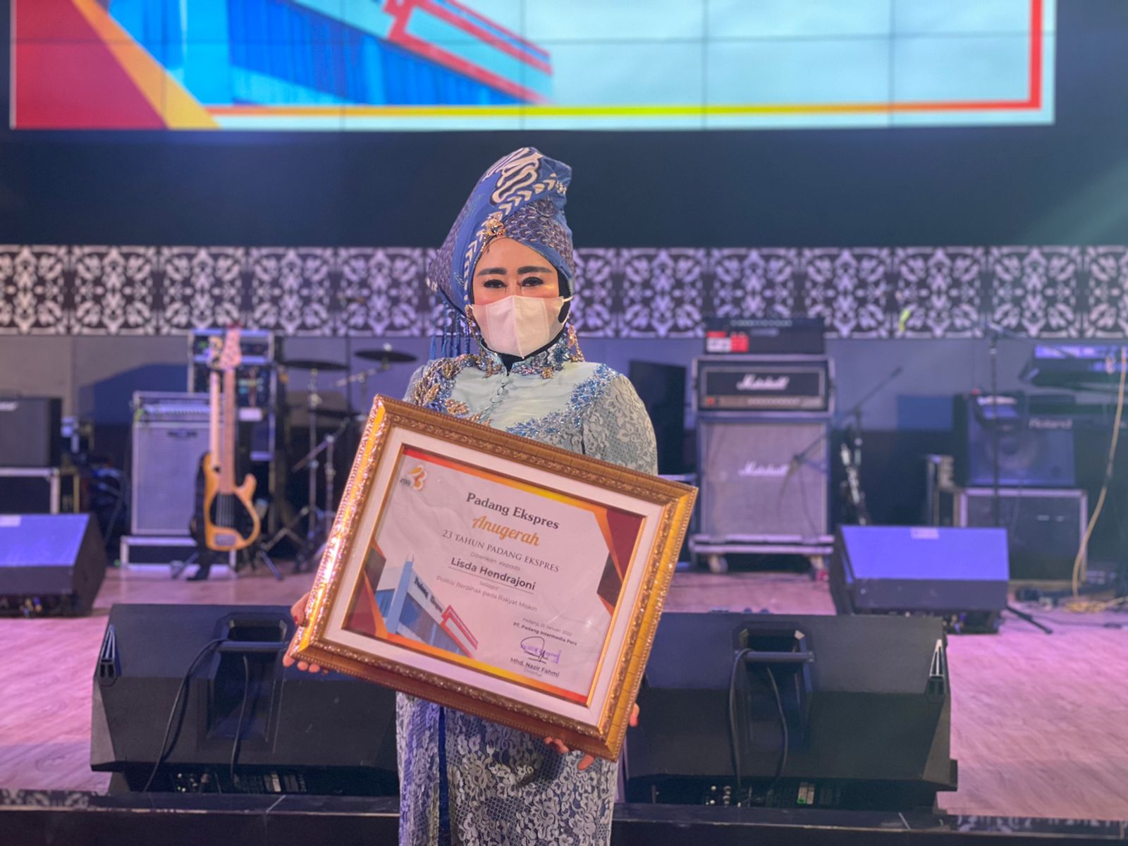 lisda hendrajoni politisi rakyat miskin