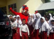 Satgas Covid-19 Ranah Pesisir Gelar Vaksinasi Bersama Badut Bunny di Sekolah