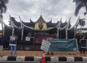 Pemuda Mentawai Gelar Aksi di Depan Kantor Gubernur Sumbar, Ini Tuntutannya