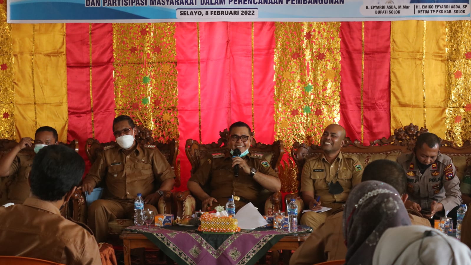 gantung ciri ekskavator