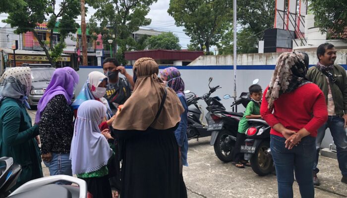 Gara-gara Anaknya Dilarang Sekolah Karena Tidak Vaksin, Ibu-ibu Ini Mengadu ke Ombudsman Sumbar