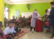 Manfaatkan Masa Reses, Lisda Hendrajoni Gelontorkan Sejumlah Bantuan ke Pessel