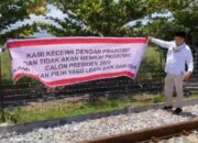 Waduh! Spanduk Penyesalan Memilih Prabowo Beredar di Sumbar